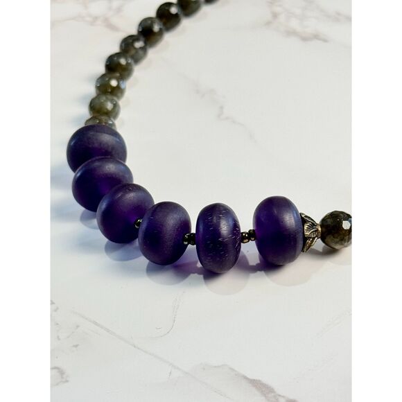 Stunning Labradorite & Ourole Glass Necklace - Picture 4 of 7